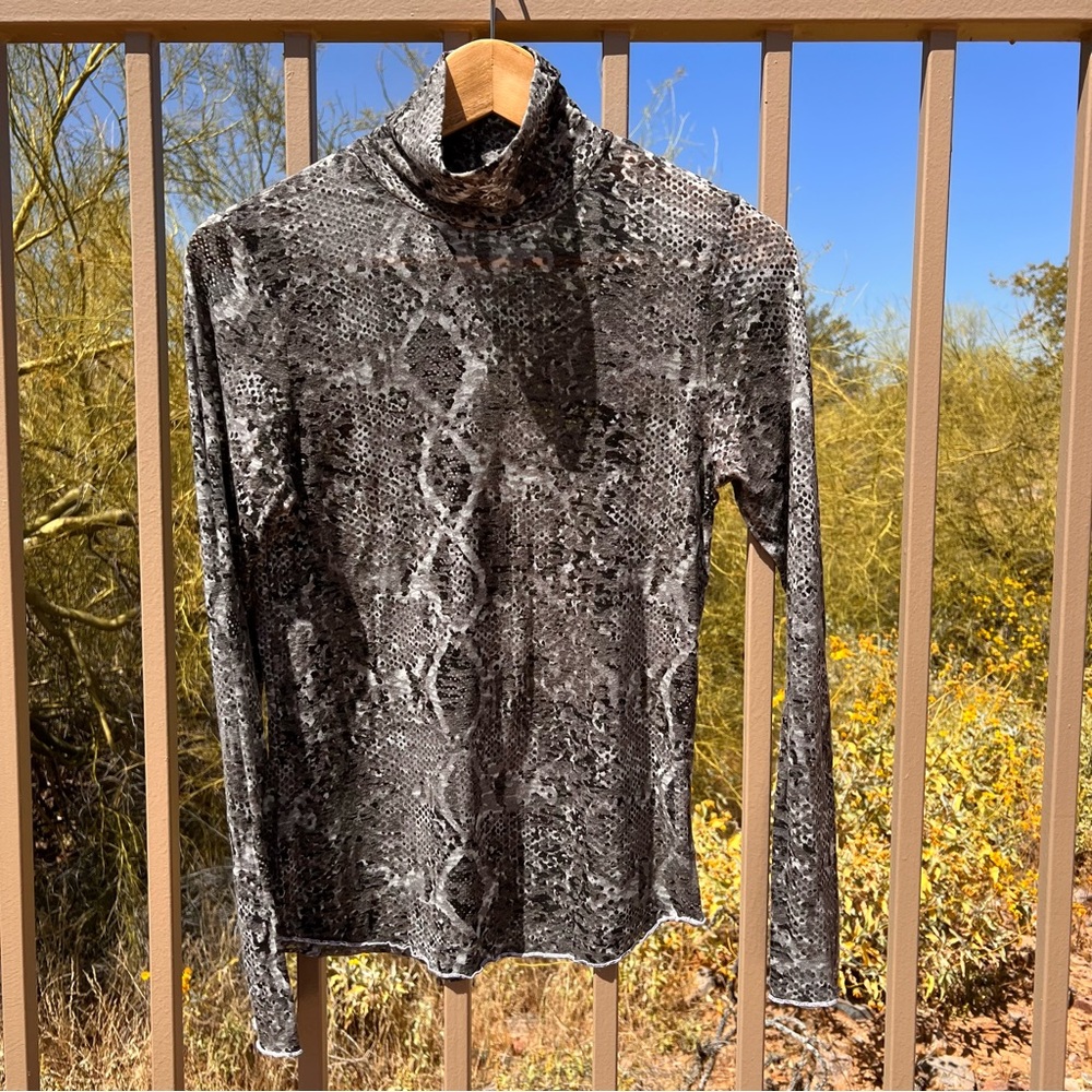 ⬇️LNA Womens Turtleneck Top Size S Color Black, White, Gray Pattern